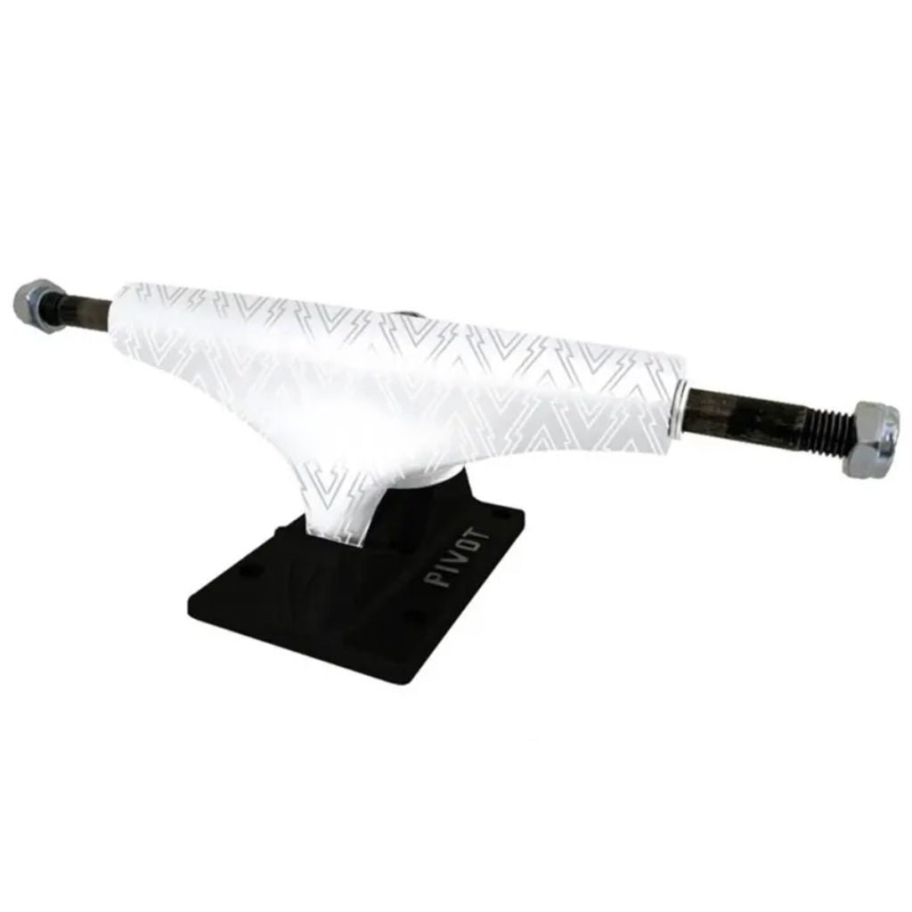 PIVOT Trucks White 139 x2